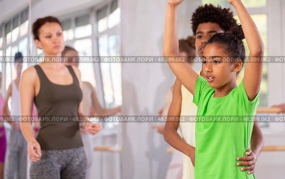 Couple boy and girl rehearsing ballet choreography. Стоковое фото, фотограф Яков Филимонов / Фотобанк Лори