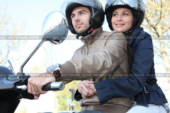 Couple commuting to work. Стоковое фото, агентство Ingram Publishing / Фотобанк Лори