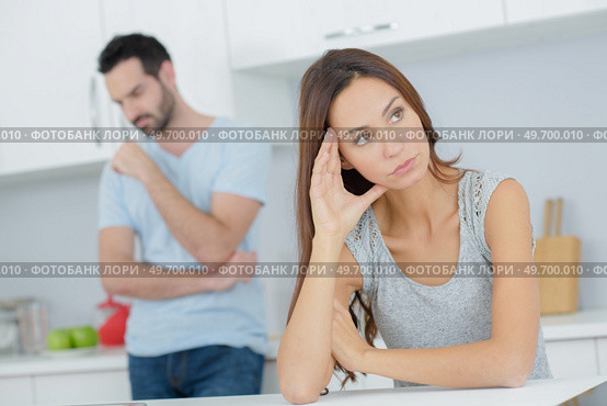 couple having an argument in the kitchen. Стоковое фото, агентство Ingram Publishing / Фотобанк Лори