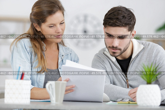 couple in the home looking through paperwork. Стоковое фото, агентство Ingram Publishing / Фотобанк Лори