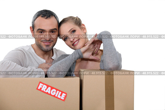 Couple stood with storage boxes. Стоковое фото, агентство Ingram Publishing / Фотобанк Лори