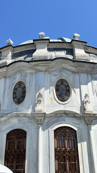 Courtyard of Fatih Mosque in Istanbul, Turkey Fatih Mosque and Mausoleum in Istanbul, Turkey Distant image of the Fatih Mosque and the Molla Zeyrek ( Old Pantocrator) mosque, Istanbul Turkey The Fatih Mosque in Fatih district of Istanbul, Turkey. Стоковое фото, фотограф Zita Khasanova / Фотобанк Лори