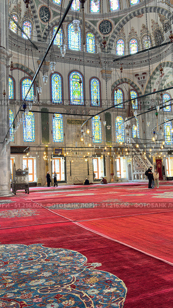 Courtyard of Fatih Mosque in Istanbul, Turkey Fatih Mosque and Mausoleum in Istanbul, Turkey Distant image of the Fatih Mosque and the Molla Zeyrek ( Old Pantocrator) mosque, Istanbul Turkey The Fatih Mosque in Fatih district of Istanbul, Turkey. Редакционное фото, фотограф Zita Khasanova / Фотобанк Лори