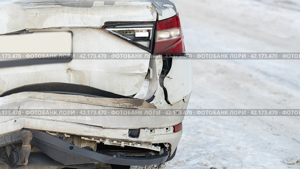 Cracked rear bumper and taillight of car close-up. Стоковое фото, фотограф Скрипачев Антон / Фотобанк Лори
