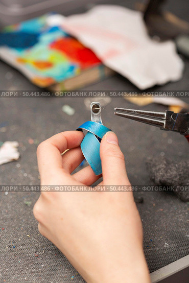 crafting hobby with metal object. Стоковое фото, агентство Ingram Publishing / Фотобанк Лори