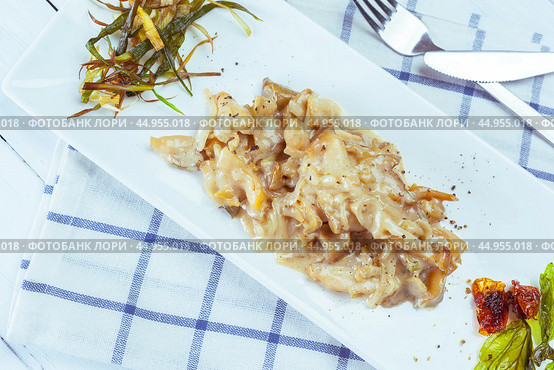 Creamy White Wine and Mushroom Sauce. Стоковое фото, фотограф Сергей Толмачёв / Фотобанк Лори
