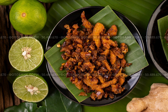 Crispy pork chili paste on banana leaves in a plate with side dishes. Стоковое фото, агентство Ingram Publishing / Фотобанк Лори