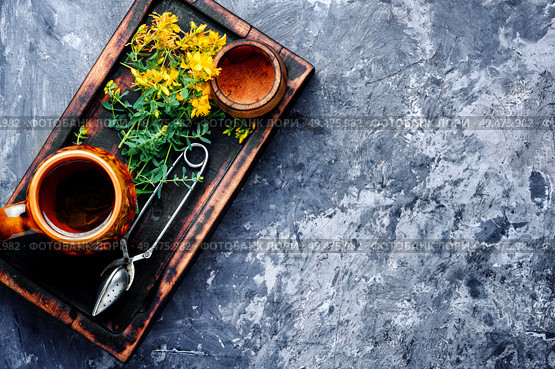 Cup with medicinal tea from Hypericum.Herbal medicine. Tea with Hypericum flowers. Стоковое фото, агентство Ingram Publishing / Фотобанк Лори