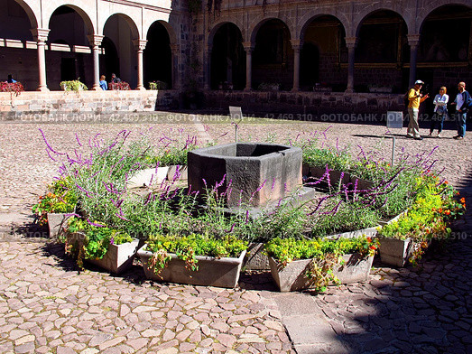 Cusco, Peru - 05 May 2011: Iglesia De Santo Domingo, the ancient church, Inca temple of Sun, Cusco, Peru. Редакционное фото, фотограф Сергей Стрелков / Фотобанк Лори