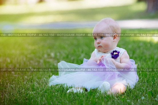 Cute little girl in the grass in summer day. Стоковое фото, фотограф Иван Карпов / Фотобанк Лори
