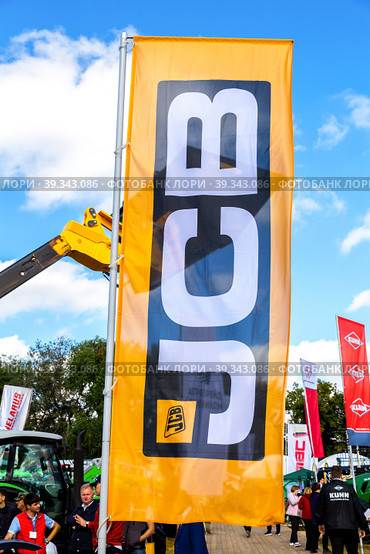 Dealership flag JCB at the annual Volga agro-industrial exhibition (2022 год). Редакционное фото, фотограф FotograFF / Фотобанк Лори