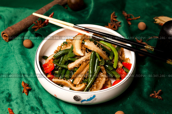 Delicious Chinese Dish Featuring Beef Tripe and Green Beans in a Bowl. Стоковое фото, фотограф Aleksandr Golubev / Фотобанк Лори