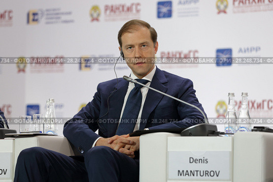Денис Валентинович Мантуров - министр промышленности и торговли Российской Федерации на Гайдаровском форуме 2018. Редакционное фото, фотограф Игорь Долгов / Фотобанк Лори