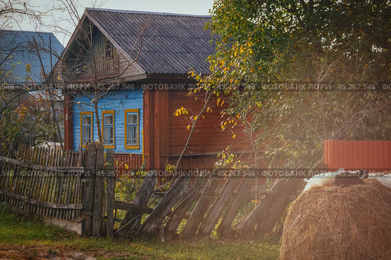 Деревенский дом. Стоковое фото, фотограф Анна Каменева / Фотобанк Лори