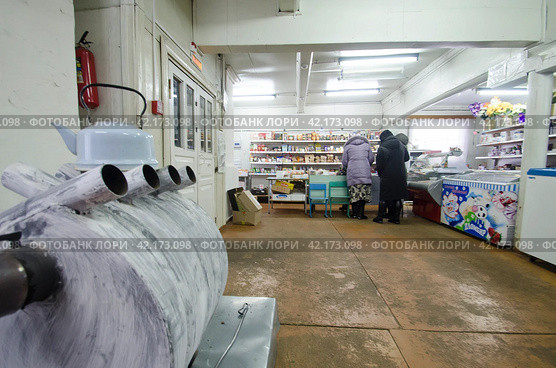 Деревенский магазин. Деревня Жердь. Мезенский район (2024 год). Стоковое фото, фотограф Яковлев Сергей / Фотобанк Лори