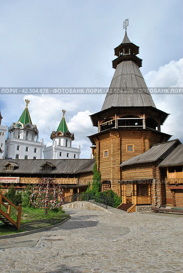 Деревянная колокольня. Измайловский Кремль. Москва (2012 год). Редакционное фото, фотограф lana1501 / Фотобанк Лори