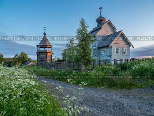 Деревянная церковь в сельской местности. Село Ковда. Стоковое фото, фотограф Анна Шейко / Фотобанк Лори