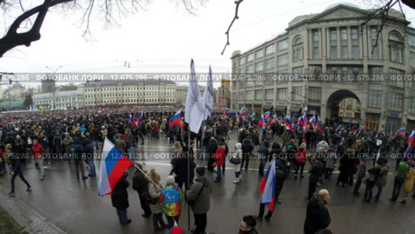 Десятки тысяч людей на митинге в Москве. Таймлапс (2015 год). Редакционное видео, видеограф Vladimir Botkin / Фотобанк Лори