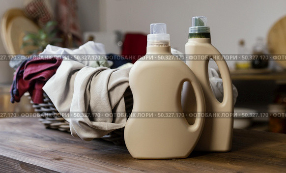 detergent bottles clothes arrangement. High resolution photo. detergent bottles clothes arrangement. High quality photo. Стоковое фото, агентство Ingram Publishing / Фотобанк Лори