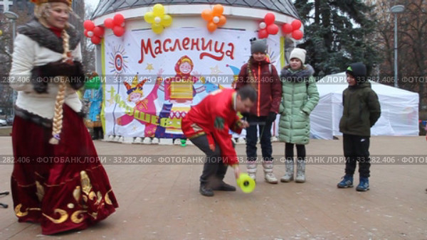 Дети в цирковом номере на Масленицу в Хорошево-Мневниках. Москва (2020 год). Редакционное видео, видеограф Сергей Соболев / Фотобанк Лори