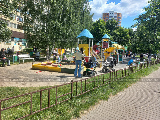 Детская игровая площадка. Город Реутов. Балишихинский район. Московская область (2023 год). Редакционное фото, фотограф lana1501 / Фотобанк Лори