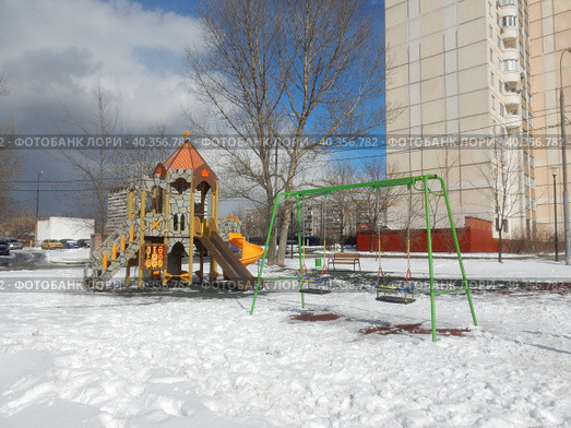 Детская площадка на Алтайской улице. Район Гольяново. Город Москва (2022 год). Редакционное фото, фотограф lana1501 / Фотобанк Лори