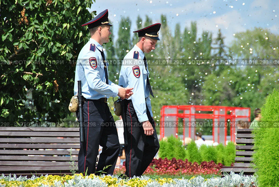 Дежурный наряд полиции. ВДНХ. Останкинский район. Город Москва (2014 год). Редакционное фото, фотограф lana1501 / Фотобанк Лори