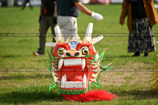 DIEPPE, FRANCE - SEPTEMBER 15, 2022: Kite festival. Head of the Dragon kites. Редакционное фото, фотограф Irina Kuchugurina/Gaudy / Фотобанк Лори