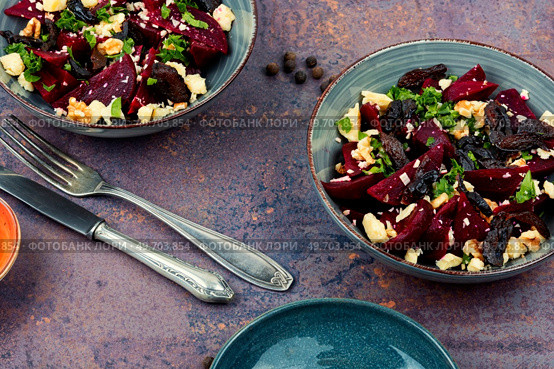Diet salad of beets, nuts and cheese on the plate.. Beetroot salad with wallnuts and cheese. Стоковое фото, агентство Ingram Publishing / Фотобанк Лори