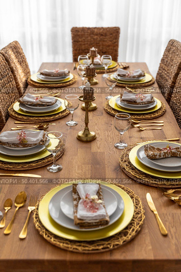 dining table with plates interior design. Стоковое фото, агентство Ingram Publishing / Фотобанк Лори