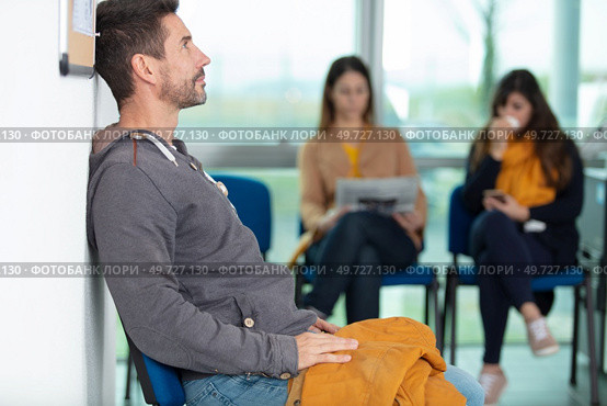 diverse people sitting waiting room. Стоковое фото, агентство Ingram Publishing / Фотобанк Лори