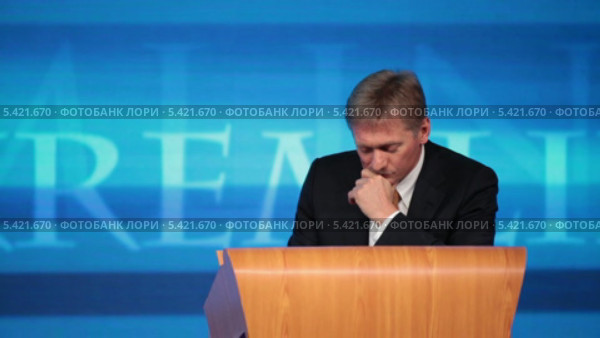 Дмитрий Сергеевич Песков - пресс-секретарь президента Российской Федерации, заместитель руководителя Аппарата Президента на ежегодной пресс-конференции Владимира Путина (2013 год). Редакционное видео, видеограф Игорь Долгов / Фотобанк Лори