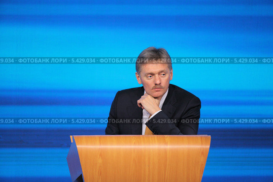 Дмитрий Сергеевич Песков - пресс-секретарь президента Российской Федерации, заместитель руководителя Аппарата Президента на ежегодной пресс-конференции Владимира Путина (2013 год). Редакционное фото, фотограф Игорь Долгов / Фотобанк Лори