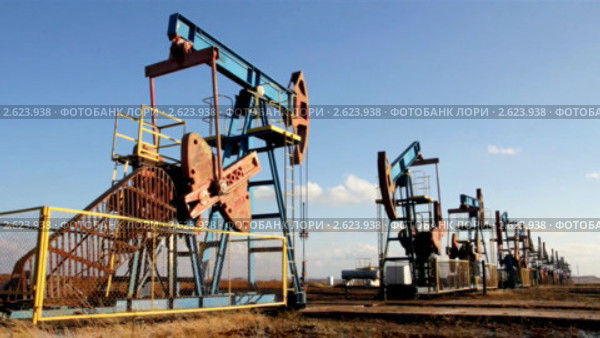 Добыча нефти. Стоковое видео, видеограф Михаил Коханчиков / Фотобанк Лори