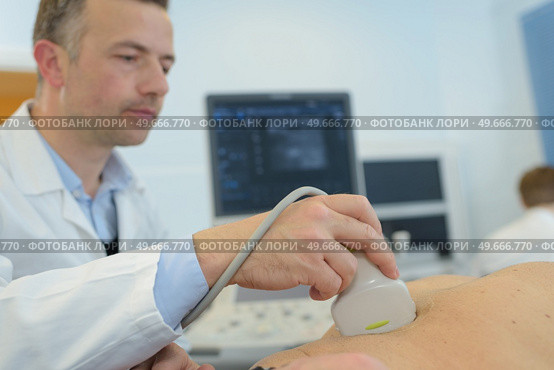 doctor and patient ultrasonography. Стоковое фото, агентство Ingram Publishing / Фотобанк Лори
