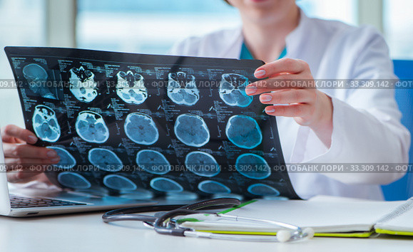 Doctor examining MRI image in hospital. Стоковое фото, фотограф Elnur / Фотобанк Лори