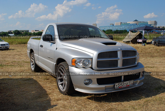 Dodge Ram 2500 на Автоэкзотике 2010 в Тушино. Редакционное фото, фотограф Глазков Владимир / Фотобанк Лори