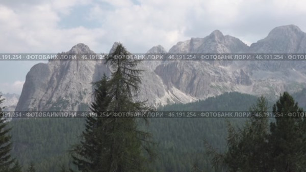 Доломитовые Альпы. Кортина д'Ампеццо. Италия. Июль. Dolomites. Cortina d'Ampezzo. Italy. July. Стоковое видео, видеограф Горшков Александр / Фотобанк Лори