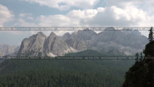 Доломитовые Альпы. Кортина д'Ампеццо. Италия. Июль. Dolomites. Cortina d'Ampezzo. Italy. July. Стоковое видео, видеограф Горшков Александр / Фотобанк Лори