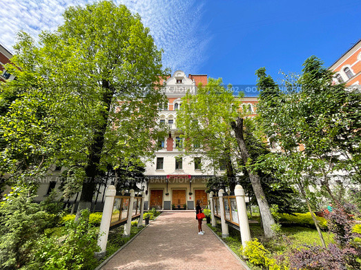 Дом дешёвых квартир (1907, архитектор И. И. Рерберг), в настоящее время — Центральный союз потребительских обществ Российской Федерации (2022 год). Редакционное фото, фотограф Овчинникова Ирина / Фотобанк Лори
