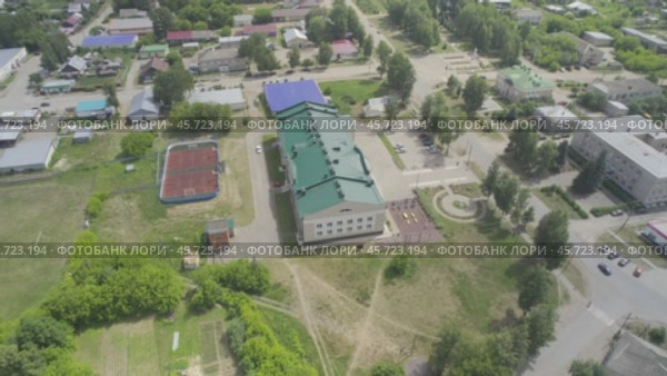 Дом культуры Орион в Кильмези (Кировская область) - съемка с дрона в 2024 году. Стоковое видео, видеограф Владислав Самошкин / Фотобанк Лори