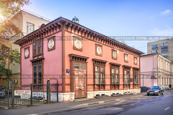 Дом Лопыревского в переулке на Арбате в Москве (2021 год). Редакционное фото, фотограф Baturina Yuliya / Фотобанк Лори
