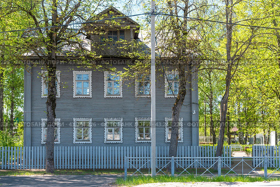 Дом-музей Г. И. Успенского — литературно-мемориальный музей, часть Чудовского филиала Новгородского музея-заповедника. Деревня Сябреницы. Новгородская область (2024 год). Редакционное фото, фотограф Александр Щепин / Фотобанк Лори