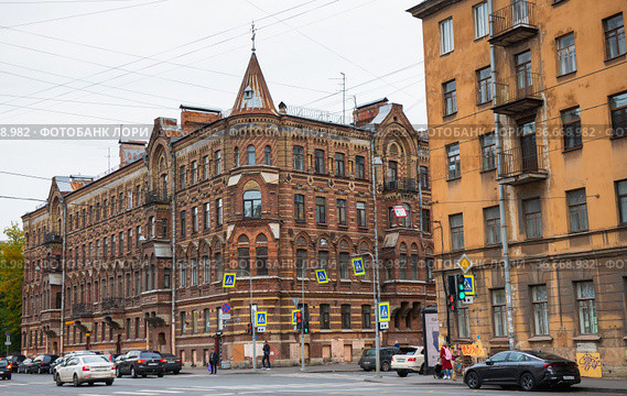 Дом Шульца - Дом А. О. Мейер. Осенний день. Улица Марата, дом 66. Санкт-Петербург. Россия (2021 год). Редакционное фото, фотограф E. O. / Фотобанк Лори