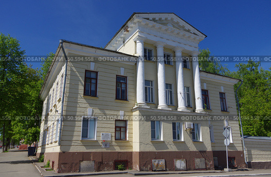 Дом служителей Спасского собора (гимназия). Город Киров, улица Казанская, 71. Редакционное фото, фотограф Алексей Иванов / Фотобанк Лори