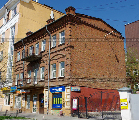 "Дом врача С.С. Асса". Екатеринбург, улица Пушкина, дом 8 (2019 год). Редакционное фото, фотограф Алексей Иванов / Фотобанк Лори