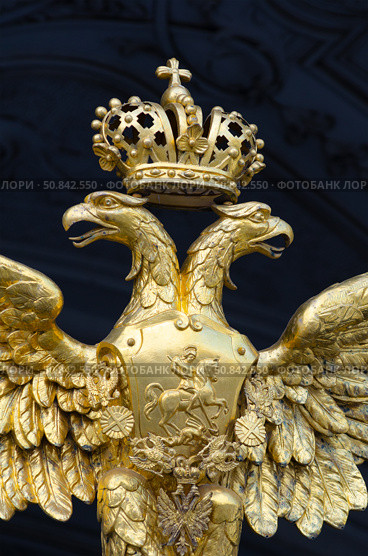 Double headed eagle of the Winter Palace, St. Petersburg (2011 год). Редакционное фото, фотограф Александр Подшивалов / Фотобанк Лори