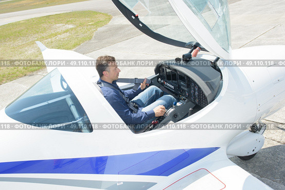 Downward view of man in cockpit of aircraft. Стоковое фото, агентство Ingram Publishing / Фотобанк Лори