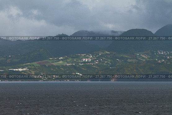 Дождевой фронт над островом в Карибском море. Мартиника (2017 год). Стоковое фото, фотограф Вадим Хомяков / Фотобанк Лори