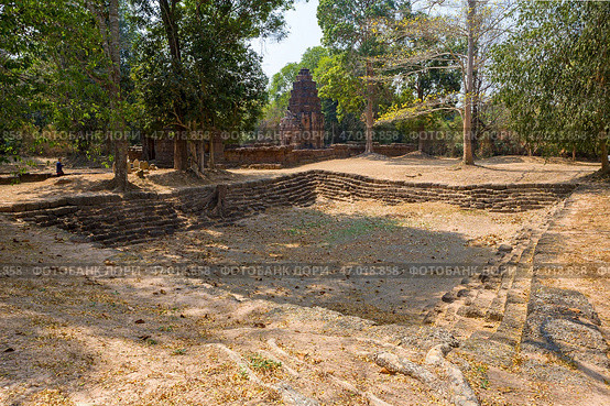 Древний кхмерский храм Прасат Та Муен Том (Prasat Ta Muen Thom), Таиланд. Редакционное фото, фотограф Ирина Яровая / Фотобанк Лори